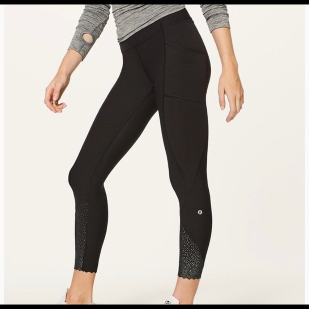 Lululemon 7/8 scallop hem leggings with pockets